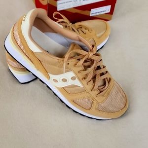 Saucony Men's size 19.5 Shadow Original Sneaker Light Tan with White Trim.